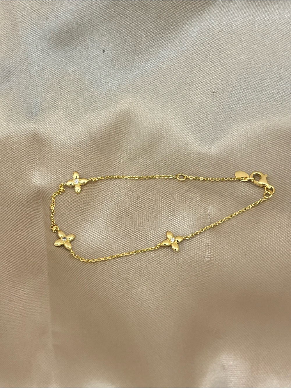 Delicate Gold Tone flower Chain Bracelet - Elegant Women's Jewelry